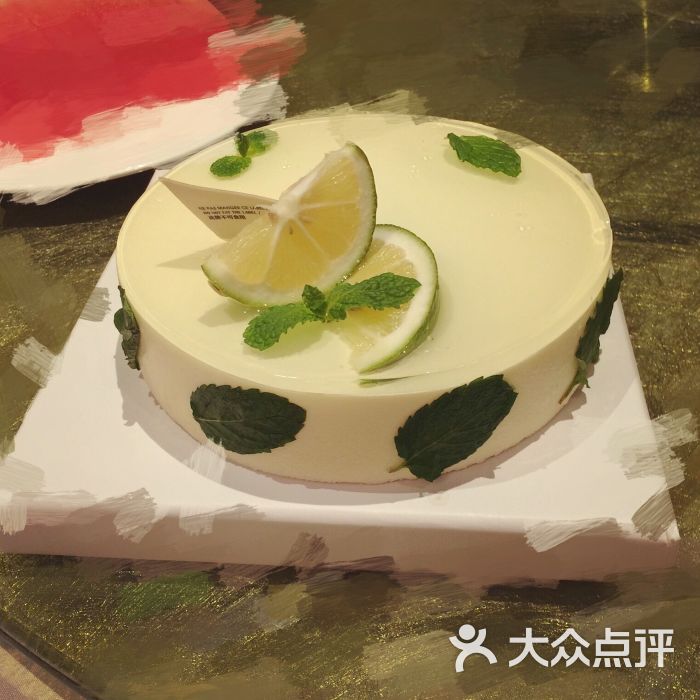 通过M.cake的官方成功订购了卖萌卡套餐,一共448元。可以兑换价值298元和198元的蛋糕各一个,另外还赠送一份价值68元的生巧,因为之前没有在M.cake官网订购的经验,但上面也不显示物流信息,所以着急的打了好几个电话,官网客服人员也没有不耐烦,都是非常耐心的解答,通常在下单之后三天内会快递发出。所以各位在订购的时候一定要问清楚。 卖萌卡到手里的时候定了一个2磅的君度可可给男朋友当做生日蛋糕,男朋友说非常好吃,比21cake和贝思客的味道要更好些,巧克力蛋糕中他果断给了这款100分。虽然由于去外地的