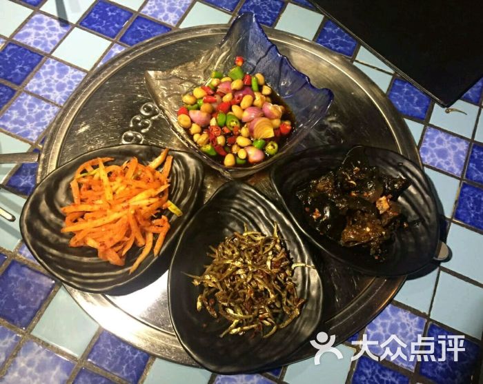 贝臻屋烤肉&烤贝(紫藤路店)-送的餐前小菜图片